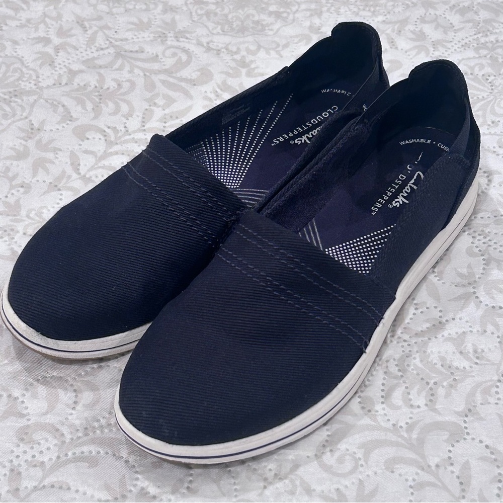 Clarks Cloudsteppers Women Slip-Ons Breeze Comfort Flats Vibe Navy Canvas 8.5M